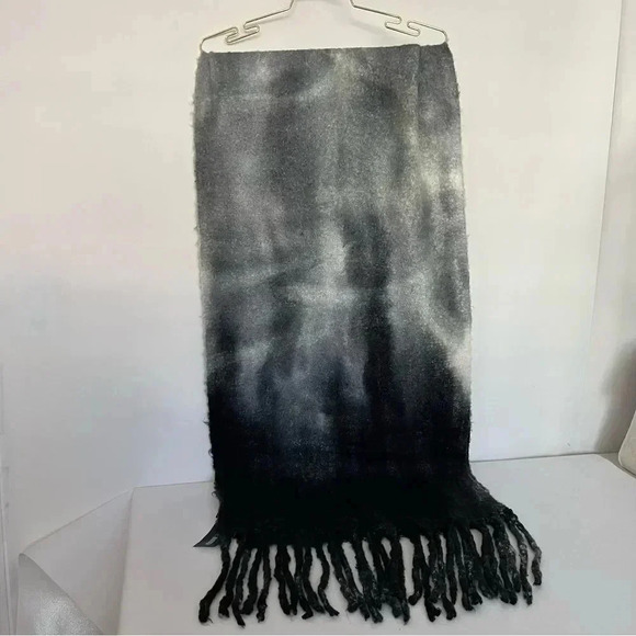 Steve Madden Tie Dyed Scarf Fringe  Super Soft Long Scarf Black Gray Fleece - Picture 5 of 6